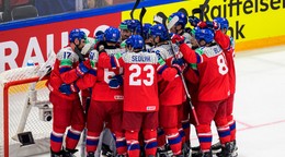 Na snímke hokejisti Česka sa tešia z víťazstva po zápase základnej B-skupiny Slovensko - Česko.