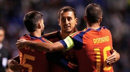 Španielski futbalisti oslavujú gól v príprave pred MS 2026 proti Peru.