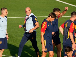 Španielski futbalisti počas reprezentačného zrazu.