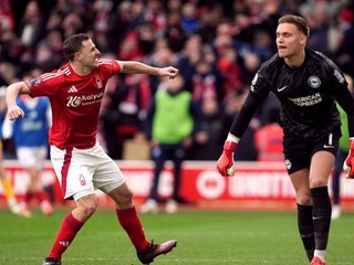 Chris Wood sa teší po strelenom góle v zápase Brighton & Hove Albion - Nottingham Forest v 24. kole Premier League.