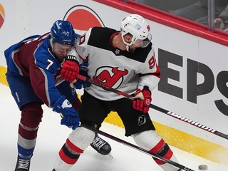 Tomáš Tatar (vpravo) v zápase proti Colorado Avalanche.