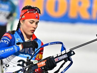 Ema Kapustová na strelnici v šprinte žien v Novom Meste na Morave.