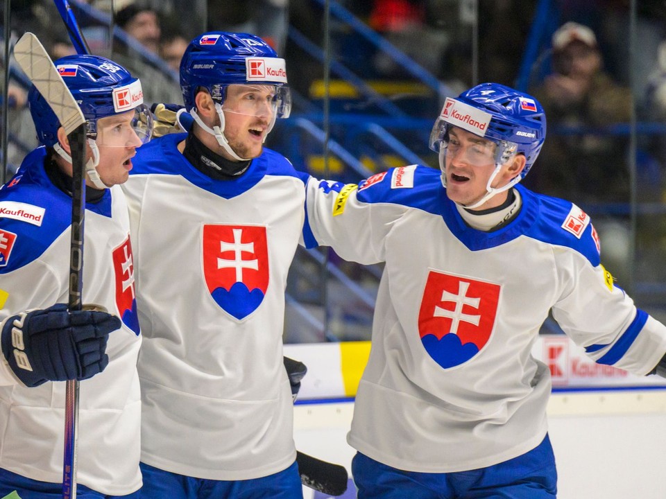 Radosť hokejistov Slovenska počas Vianočného Kaufland Cupu v hokeji Slovensko - Lotyšsko.