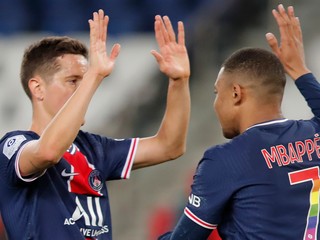 Ander Herrera (vľavo) a Kylian Mbappé sa tešia po strelenom góle.