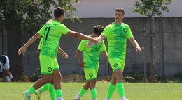 Momentka z prípravného zápasu Lokomotíva Košice - Vranov nad Topľou. Radosť hráčov Vranova po strelenom góle.