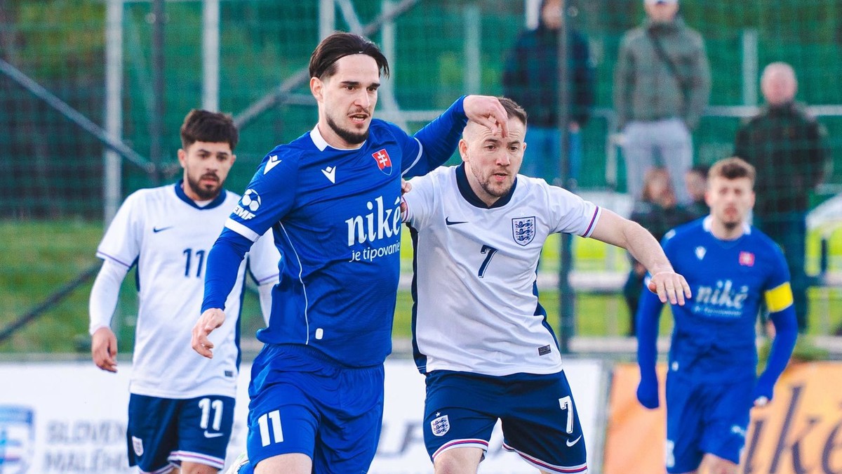 Momentka zo zápasu Slovensko - Anglicko na EMF Nations Games 2026.