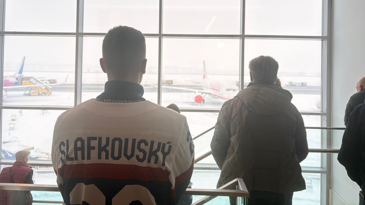 Slovenskí fanúšikovia ostali zaseknutí vo Viedni. Niektorí sa vrátili domov, iní majú nádej