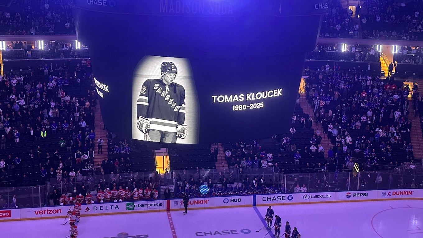 Spomienka na zosnulého Tomáša Kloučeka na štadióne NY Rangers.