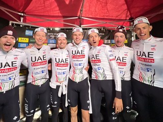 Jazdci tímu UAE Emirates vyhrali tímovú časovku na pretekoch Paríž - Nice 2024.