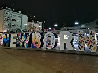 Pamätník nezávislosti Newborn (novorodená krajina). 
