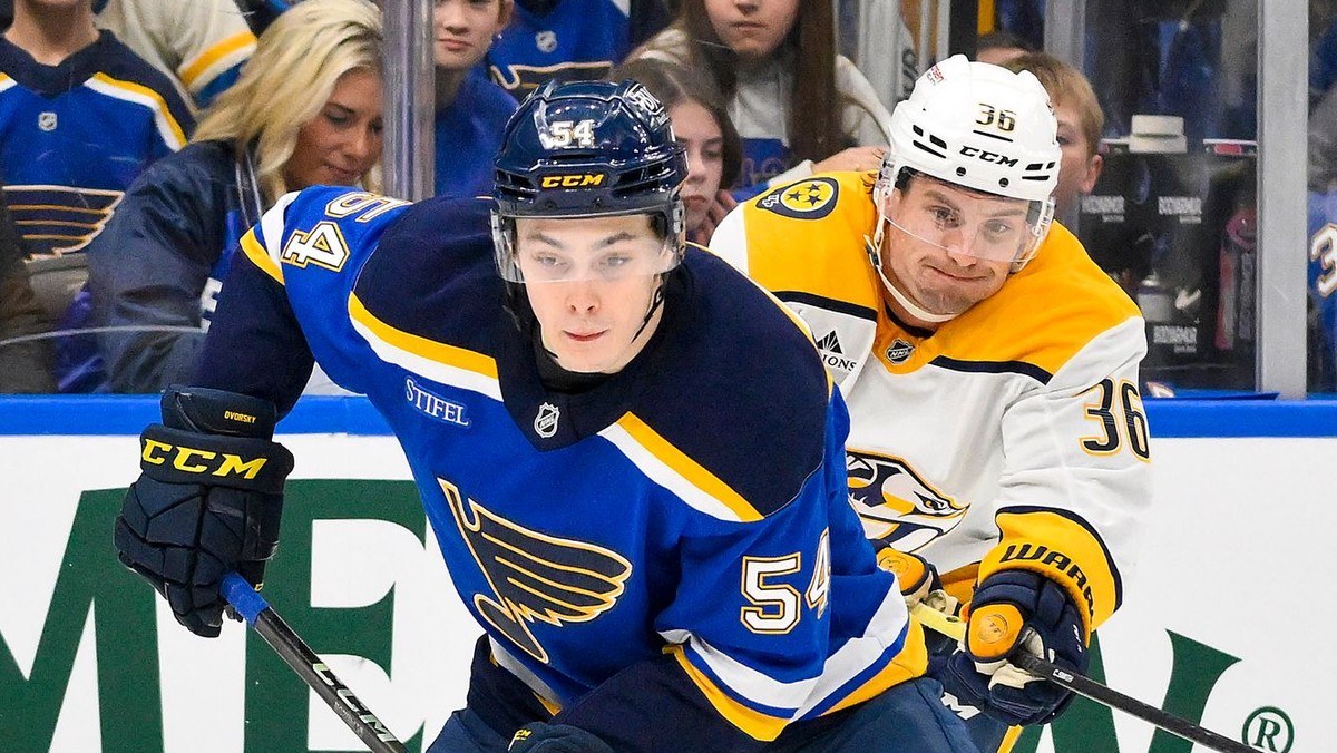 Dalibor Dvorský v zápase proti Nashville Predators, v ktorom si odkrútil premiéru v NHL.  