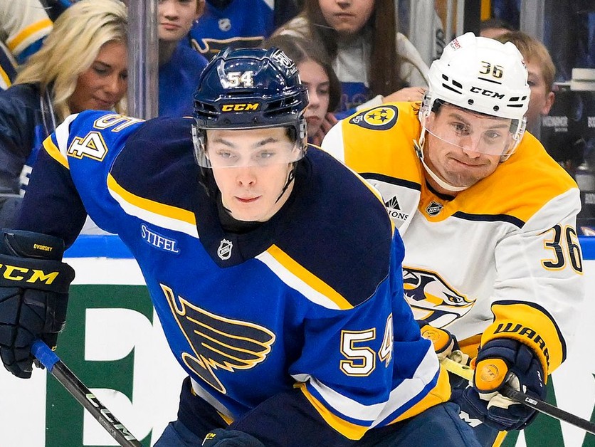 Dalibor Dvorský v zápase proti Nashville Predators, v ktorom si odkrútil premiéru v NHL.  