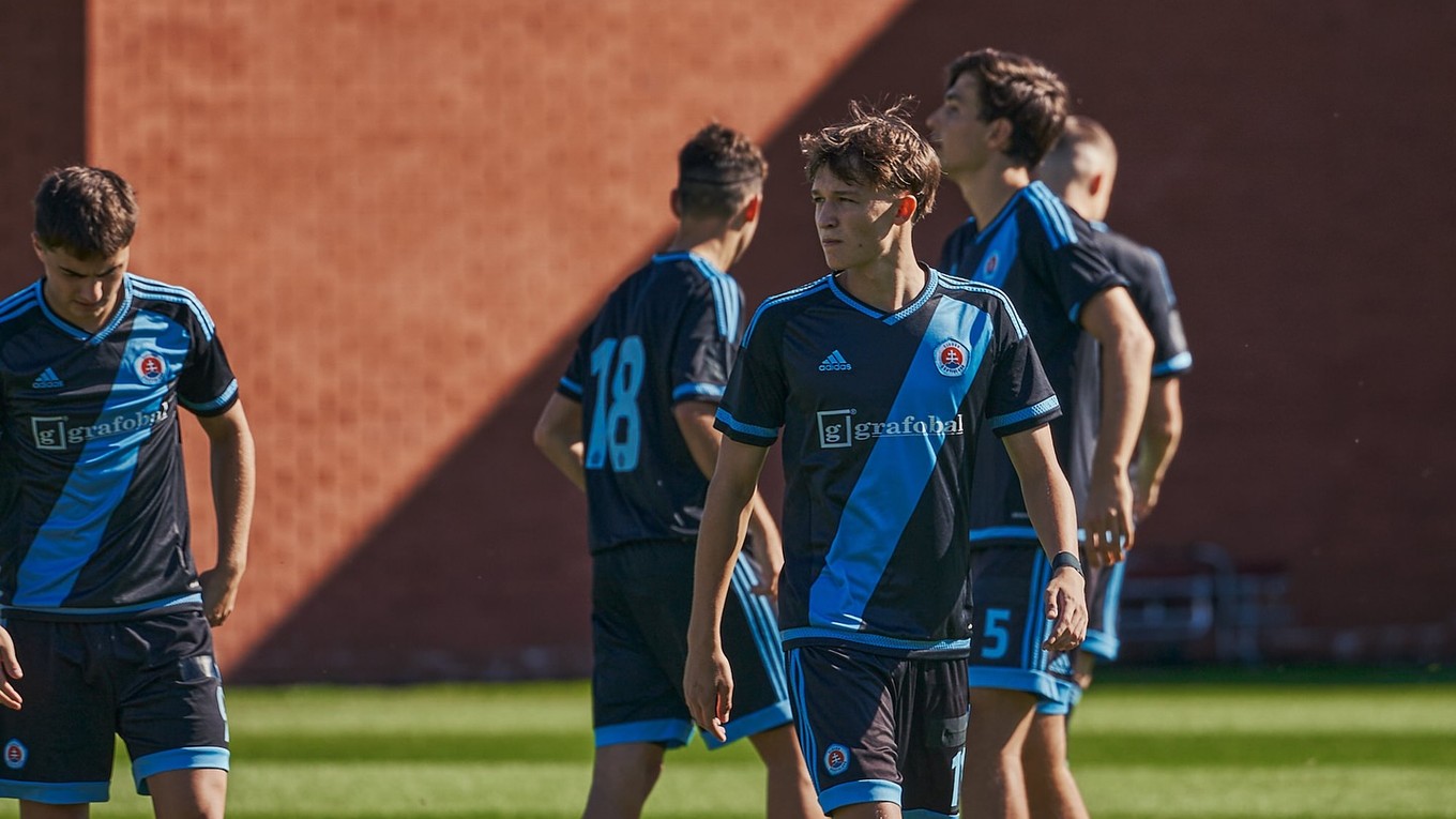 Na snímke sú futbalisti ŠK Slovan Bratislava do 19 rokov. 