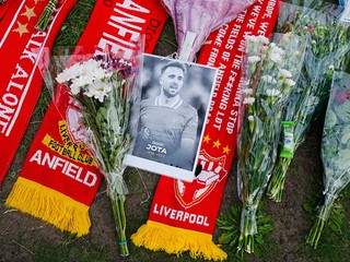 Fanúšikovia v Liverpoole si uctili Dioga Jotu.