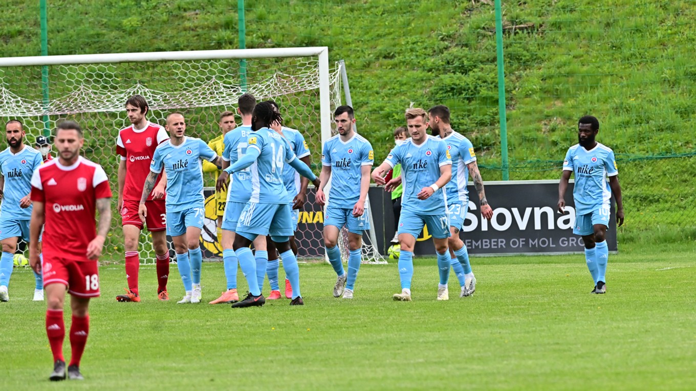 Momentka zo zápasu Dukla Banská Bystrica - Slovan Bratislava vo Zvolene.
