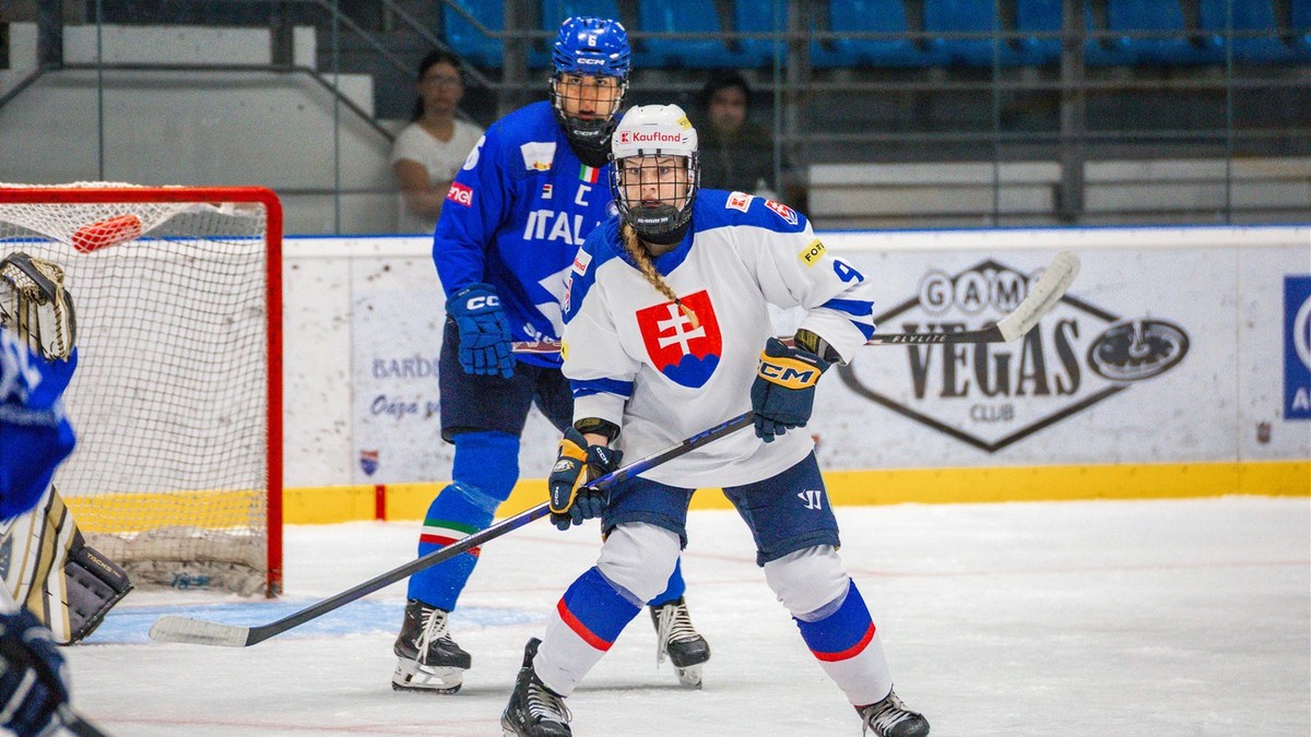 Momentka zo zápasu Slovensko - Taliansko v rámci IIHF European Cup of Nations 2026.