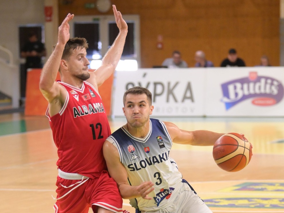 Slovenský basketbalista Matej Majerčák v zápase proti Albánsku.
