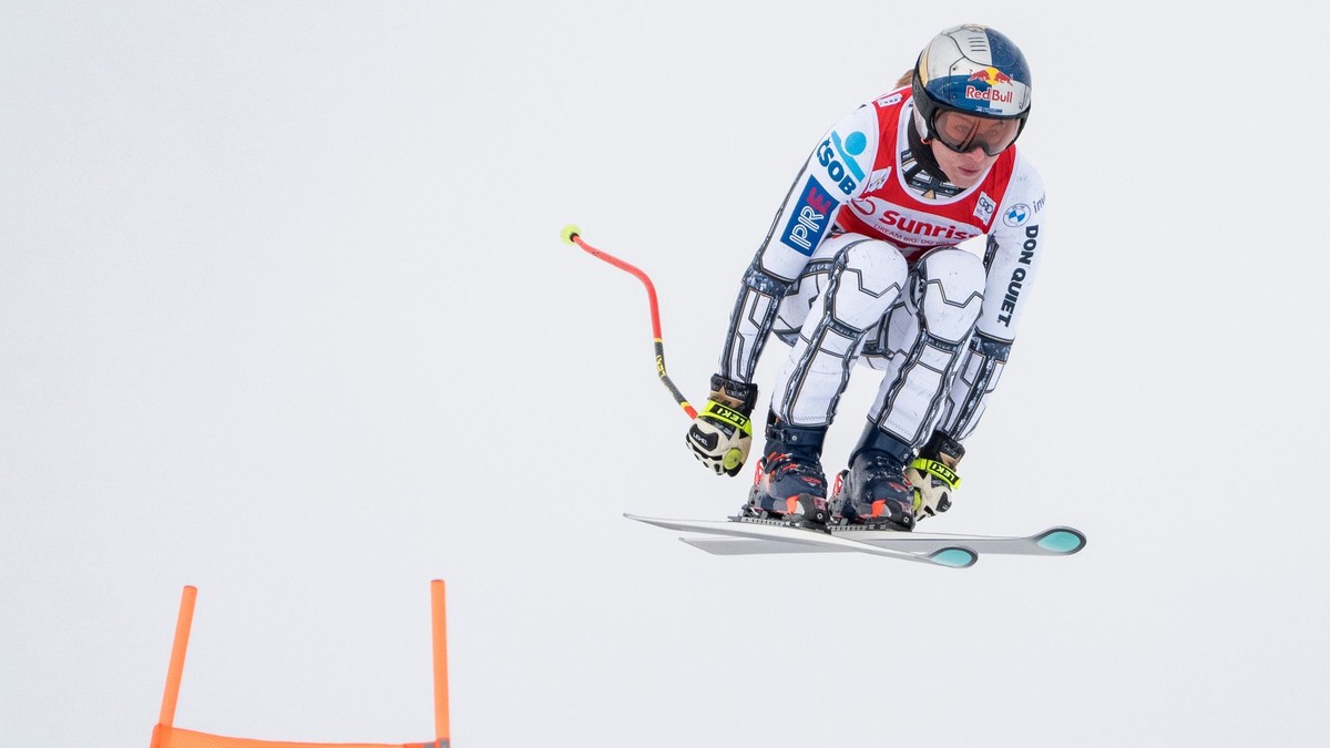 Česká lyžiarka Ester Ledecká počas tréningu zjazdu v St. Moritzi. 