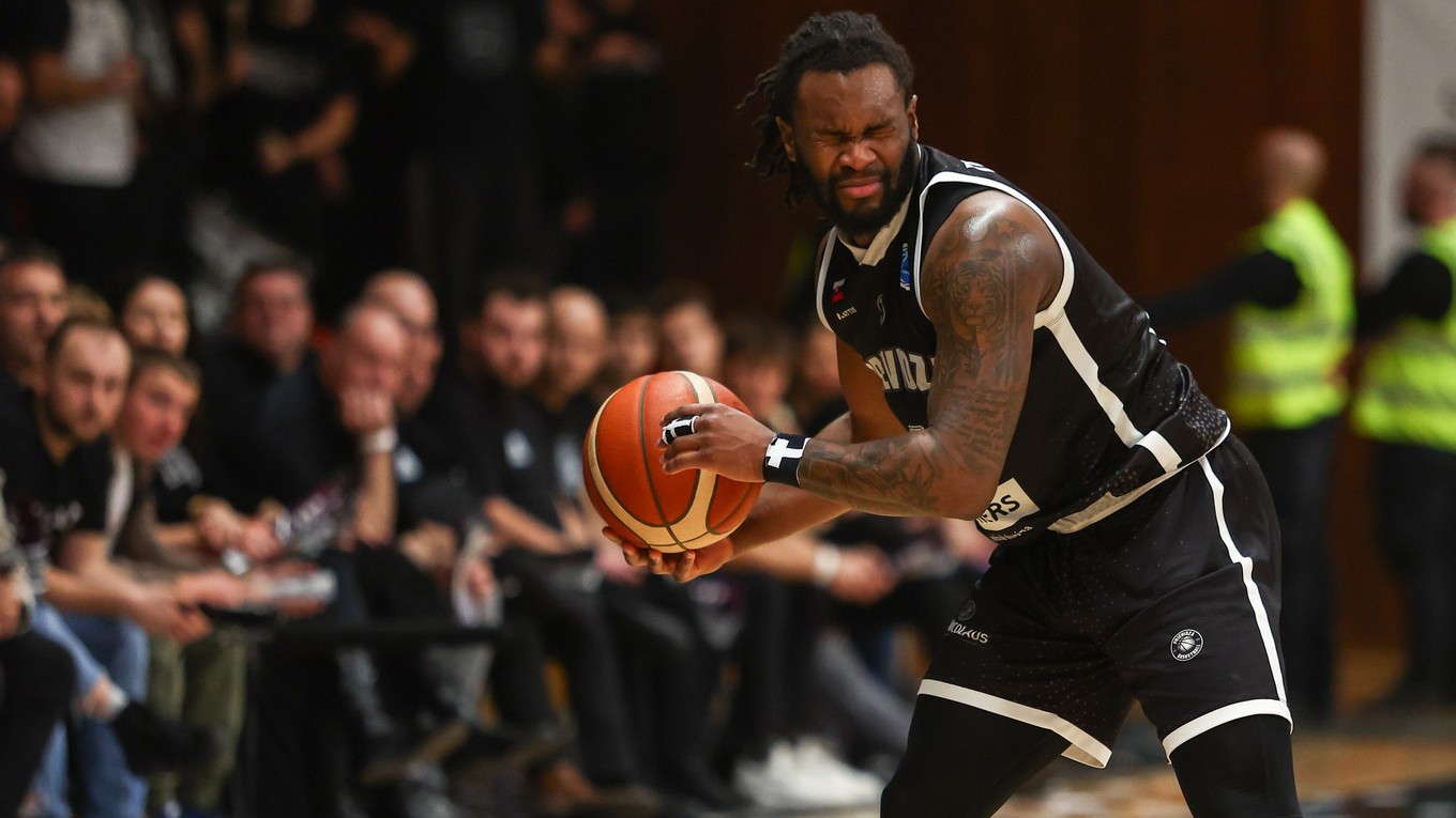 Joe Toussaint (Prievidza) v zápase M-skupiny druhej fázy Europského pohára FIBA (EP FIBA).