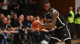 Joe Toussaint (Prievidza) v zápase M-skupiny druhej fázy Europského pohára FIBA (EP FIBA).