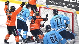Slovan Bratislava inkasuje gól počas zápasu 44. kola hokejovej Tipsport ligy HC Košice - HC Slovan Bratislava