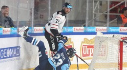 Na snímke zľava Michal Kabáč (Banská Bystrica) a Oliver Botka (Nitra) počas 5. kola.