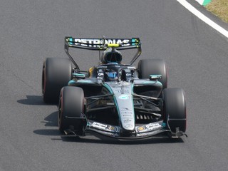 Kimi Antonelli v Mercedese.