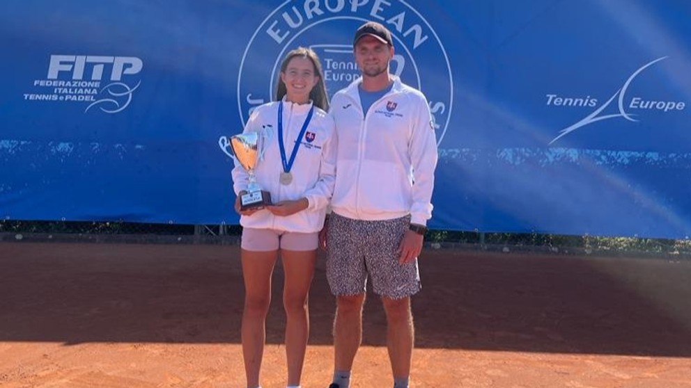 Slovenská tenistka Mia Pohánková s trénerom Róbertom Gašparetzom.