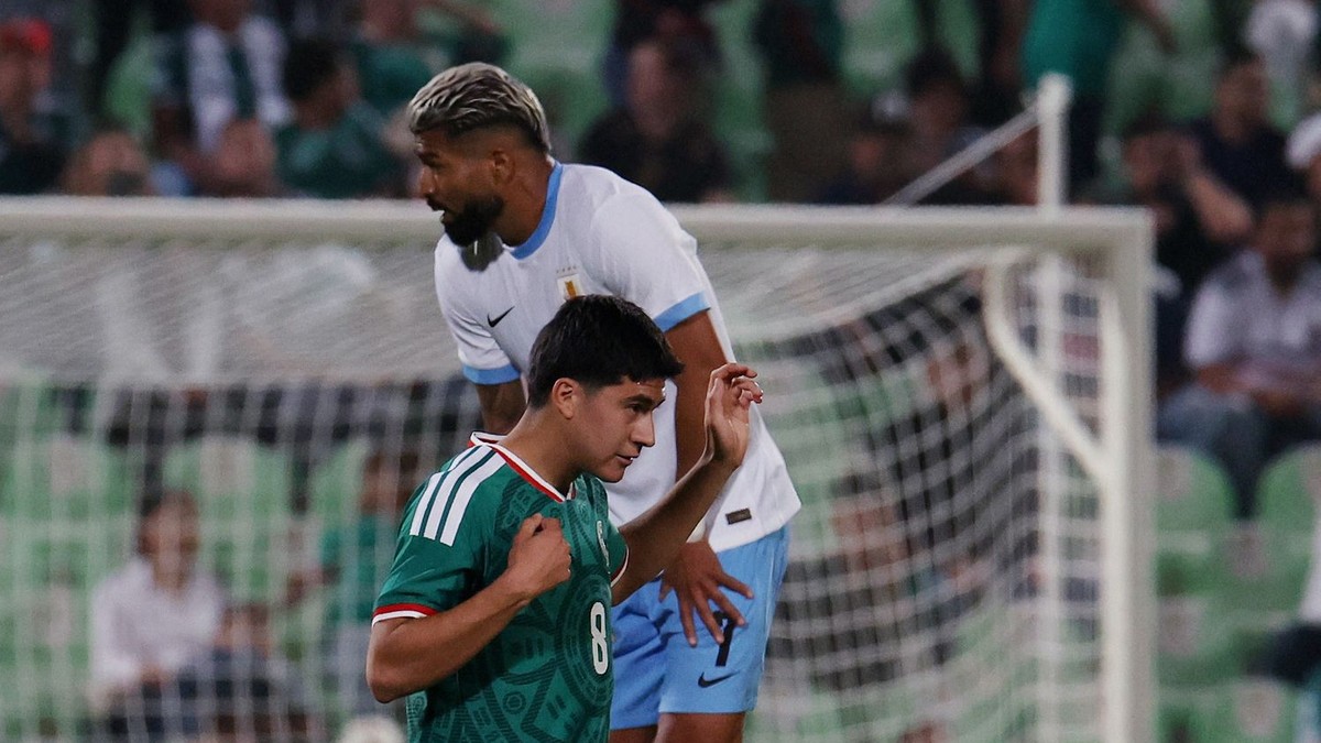 Obed Vargas v drese Mexika.