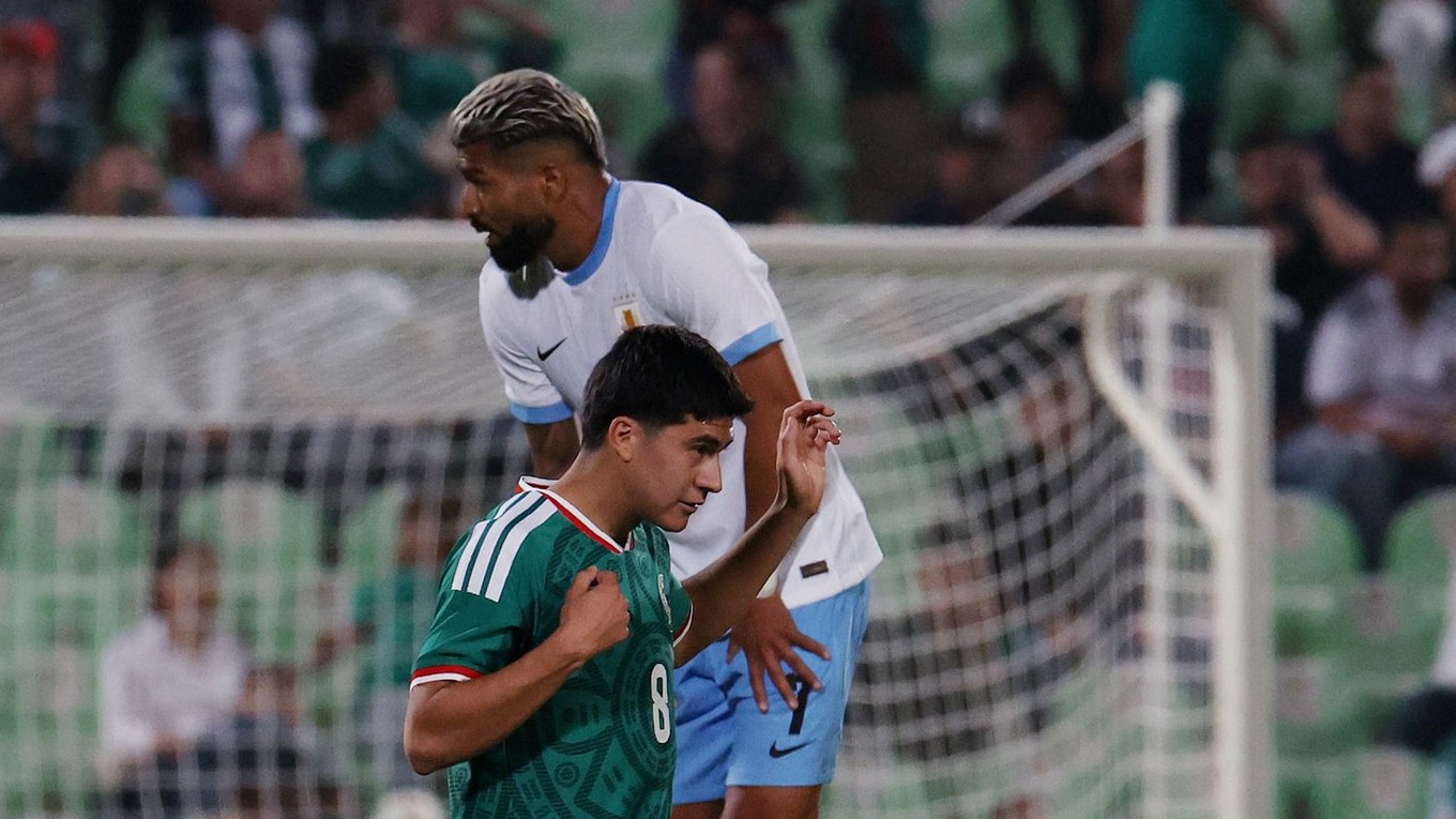 Obed Vargas v drese Mexika.