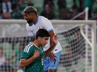 Obed Vargas v drese Mexika.