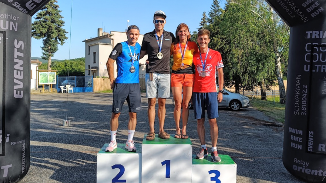 Medailisti na M-SR v strednom triatlone. 
