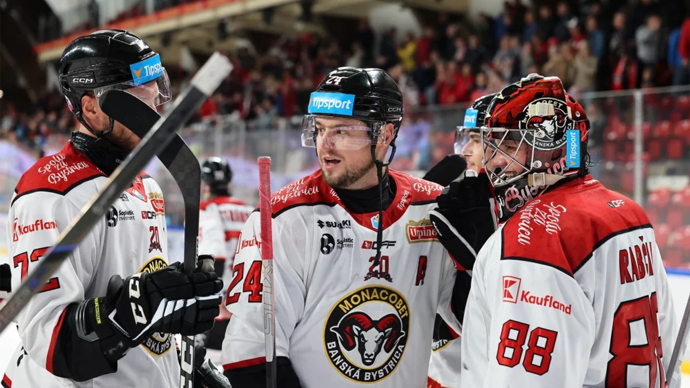 Banská Bystrica oslavuje gól. 