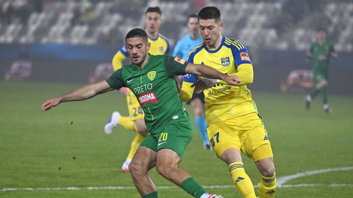 Vpravo Leonardo Lukačevič (Košice) a Krisztián Bari (Žilina) 