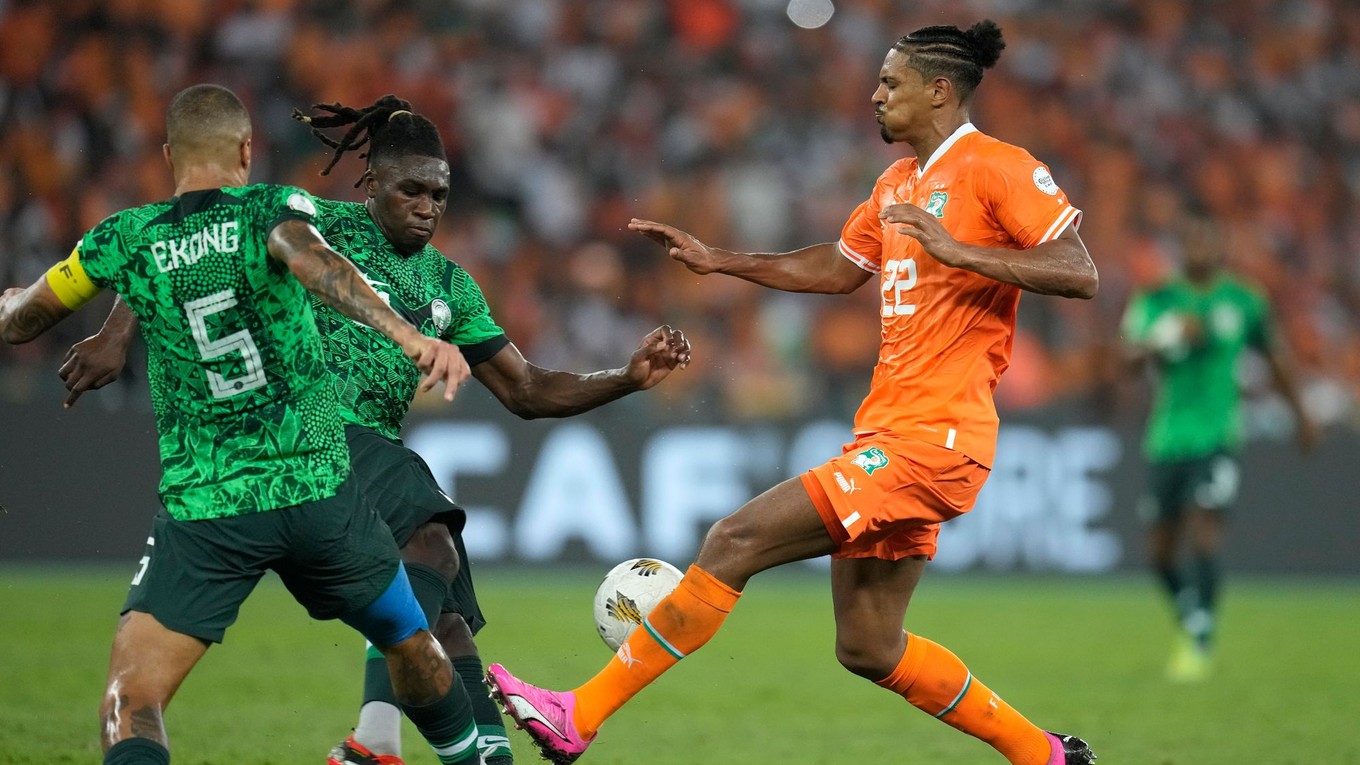 Fotka z finálového zápasu Nigéria - Pobrežie Slonoviny.