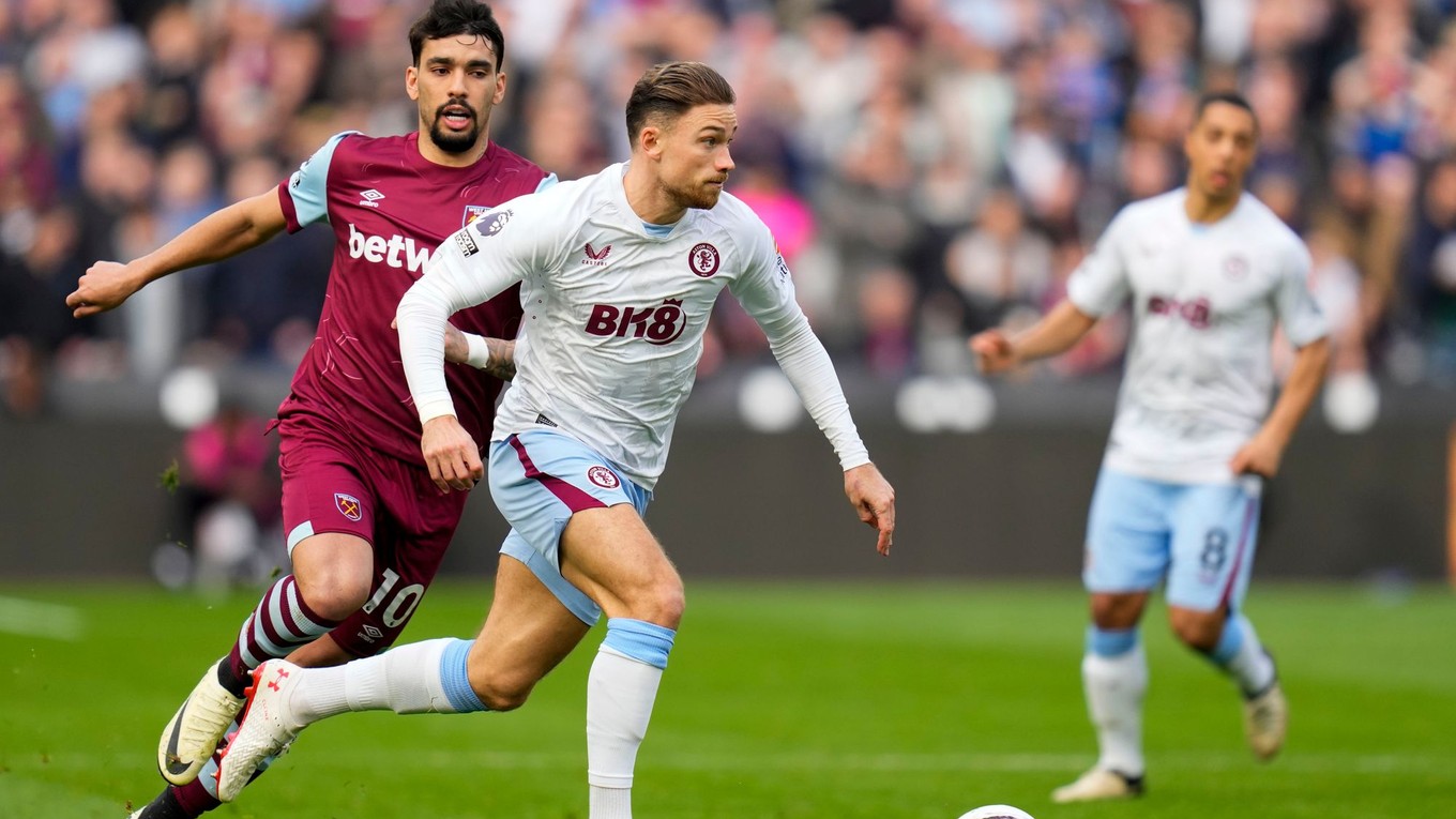 Poľský reprezentant Matty Cash v drese Aston Villy. 