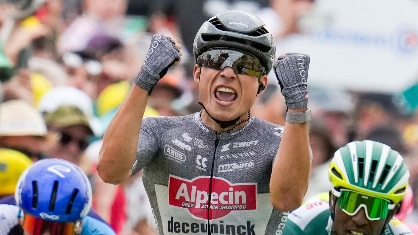 Belgický cyklista Jasper Philipsen vyhral 10. etapu na Tour de France 2024. 