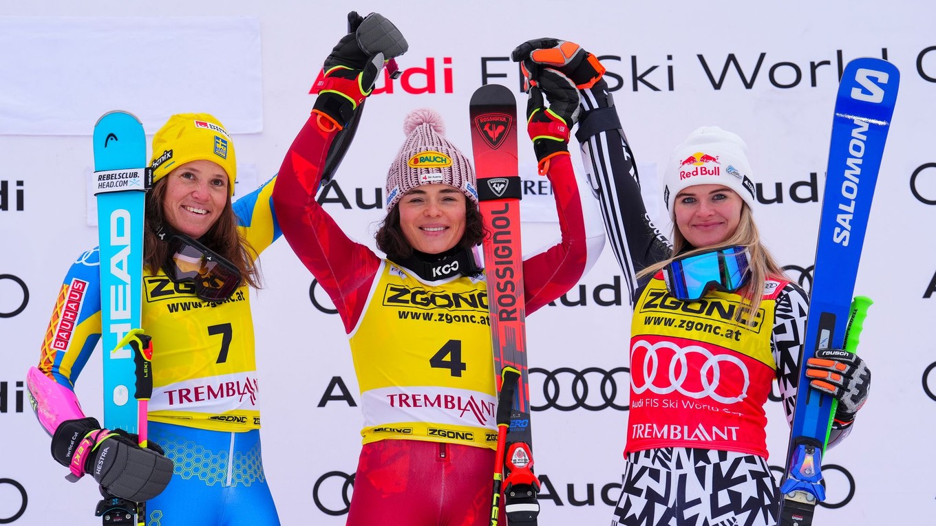 Julia Scheibová sa teší z víťazstva. Jej veľká rivalka Alice Roinsonová skončila tretia. 