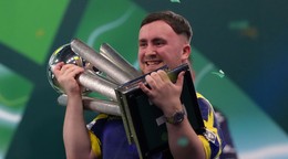 Anglický šípkar Luke Littler.