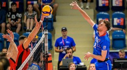 Vpravo Erik Gulák (Slovensko) 