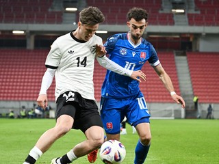 Sebastián Nebyla a Tim Oermann počas prípravného zápasu medzi Slovensko U21 - Nemecko U21 v Trnave v piatok 21. marca 2025.