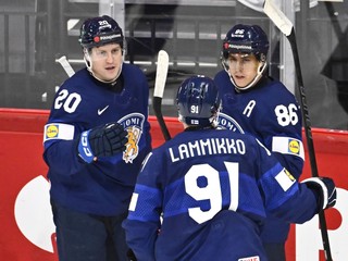 Teuvo Teravainen oslavuje gól na MS v hokeji 2025.