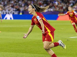 Aitana Bonmatiová oslavuje gól