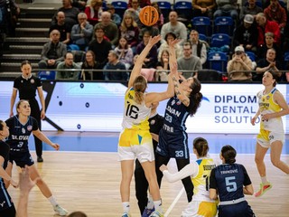 Momentka zo zápasu Piešťany - Slovan.