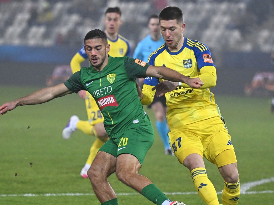 Vpravo Leonardo Lukačevič (Košice) a Krisztián Bari (Žilina) 