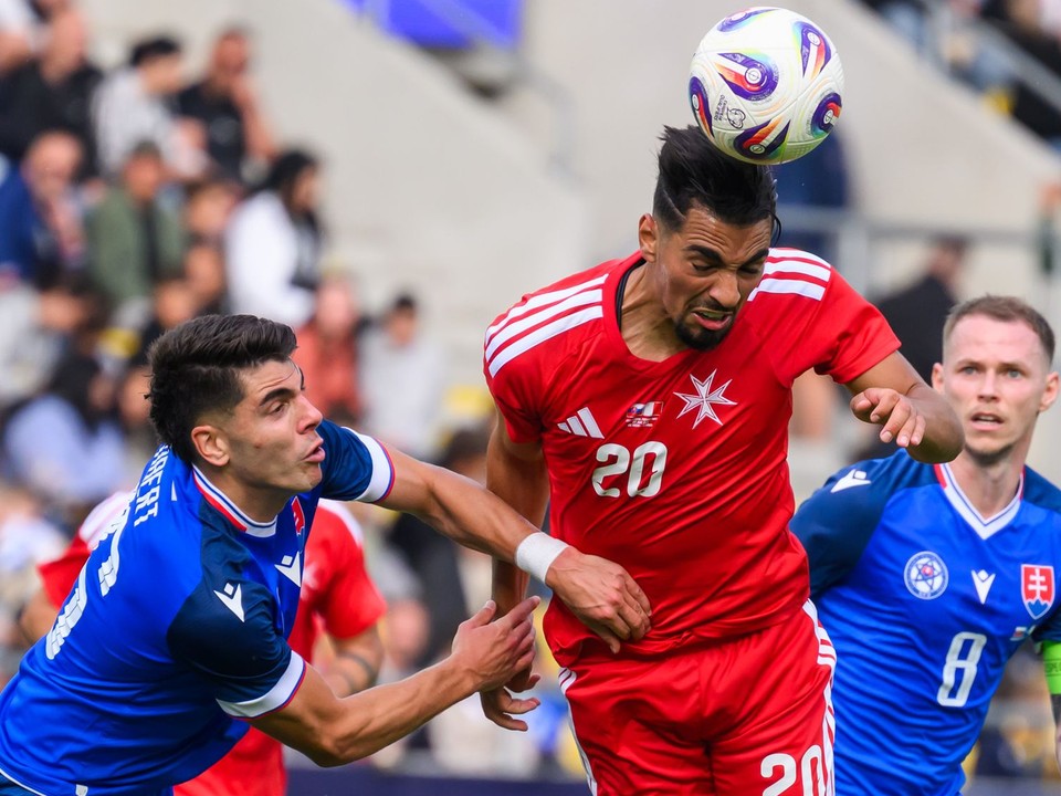 Na snímke zľava Adam Obert (Slovensko), Ilyas Chouaref (Malta) a Ondrej Duda (Slovensko) počas prípravného futbalového zápasu Slovensko - Malta v Dunajskej Strede.