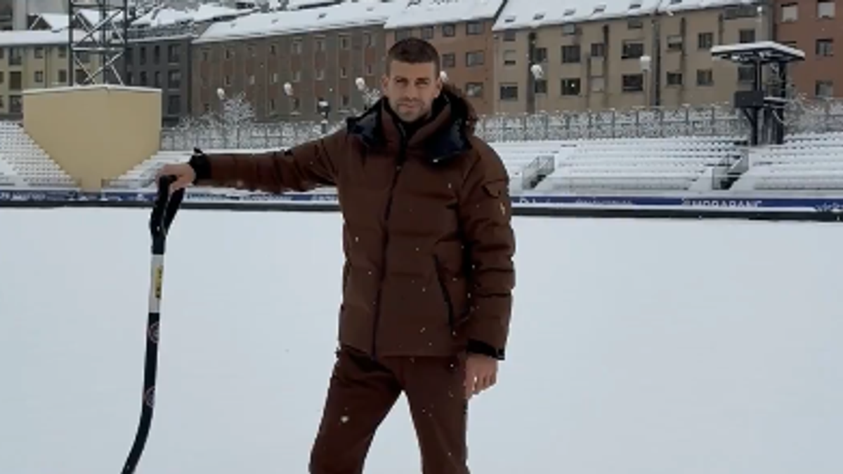 Gerard Piqué odpratával sneh