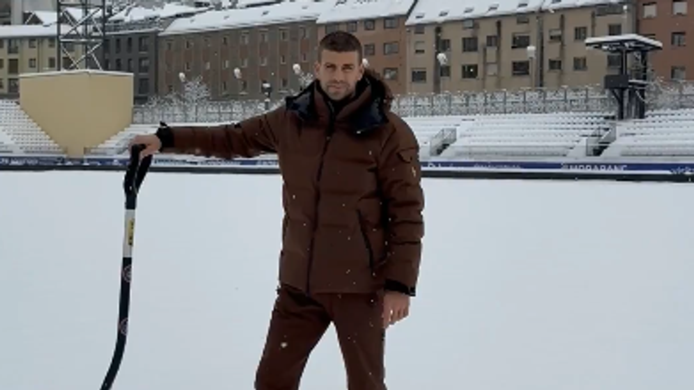 Gerard Piqué odpratával sneh