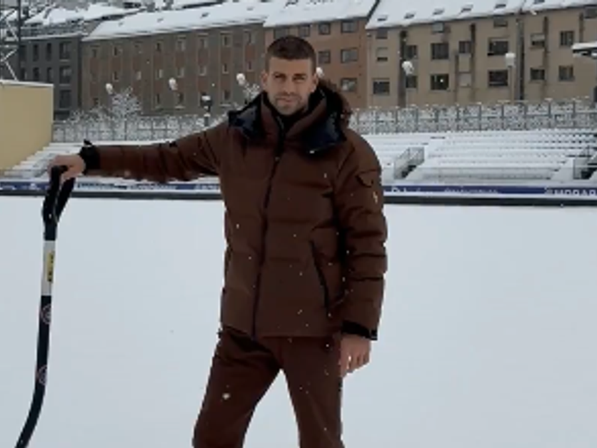 Gerard Piqué odpratával sneh