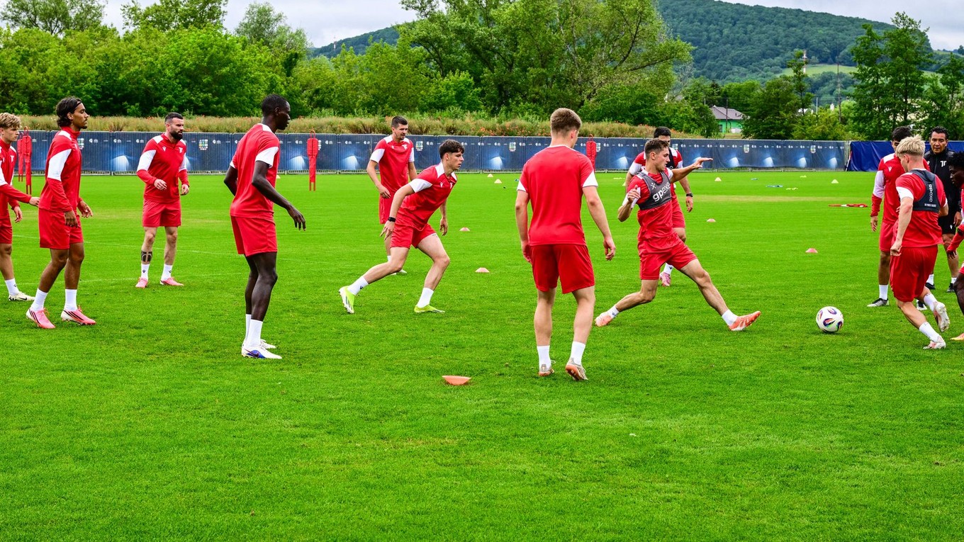 Na snímke hráči AS Trenčín počas tréningu v rámci letnej prípravy 